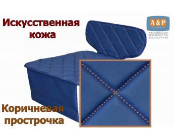 Коврик под детское автокресло-бустер. Искусственная кожа. Цвет: синий с коричневой прострочкой Ромб.
