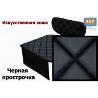 Коврик под детское автокресло-бустер. Искусственная кожа. Цвет: черный с черной прострочкой Ромб.